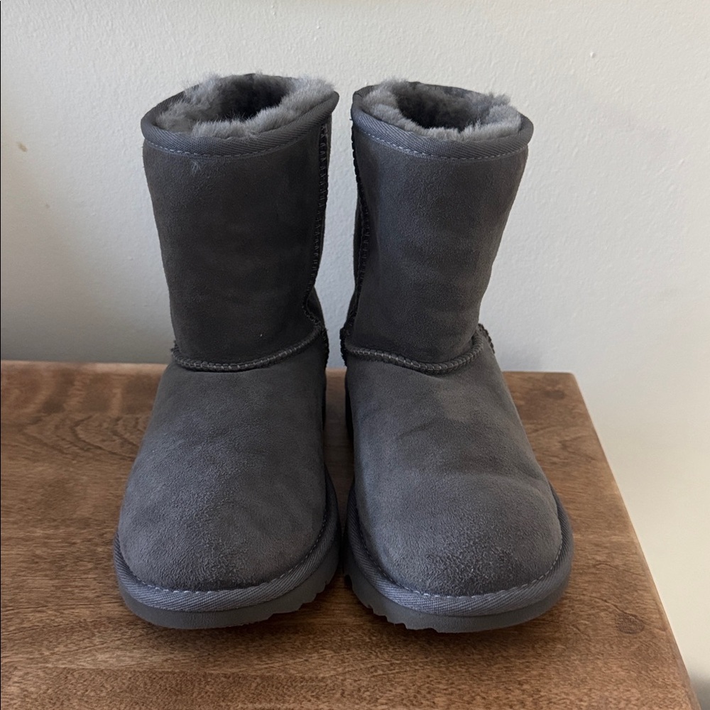UGG Australia Classic II Gray Big Kids Boots 1017703K Grey Size 3